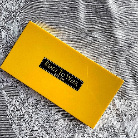 Ready to Wear makeup palette. - Picture 2 of 3